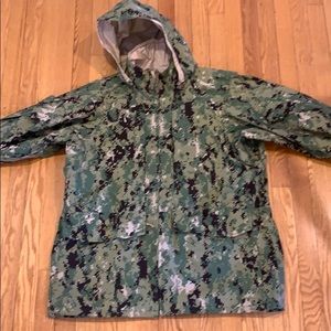 NWOT waterproof camo shell Parka
